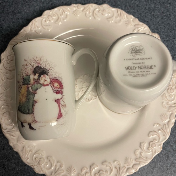 Designer's Collection by HOLLY HOBBY set of Tea / Coffee Mugs Christmas Keepsake - Picture 4 of 8
